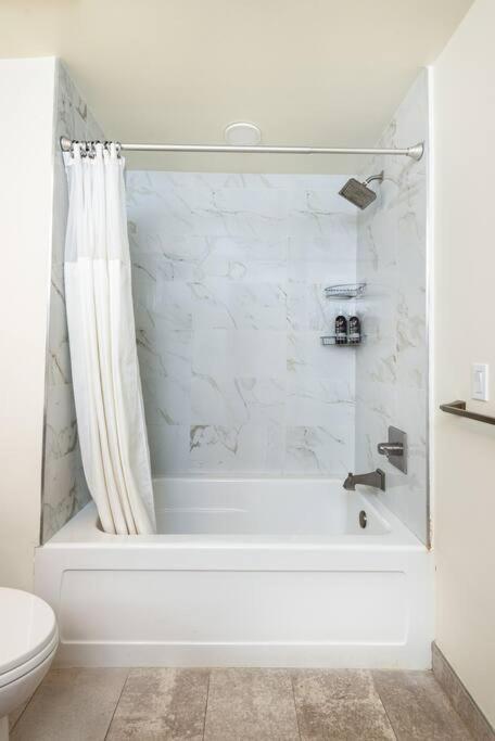 Luxurious Penthouse In Beverly Hills - Sleeps 10 Los Angeles Dış mekan fotoğraf